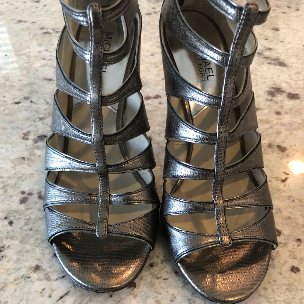 Leather upper, rubber sole 91/2M HIGH heels